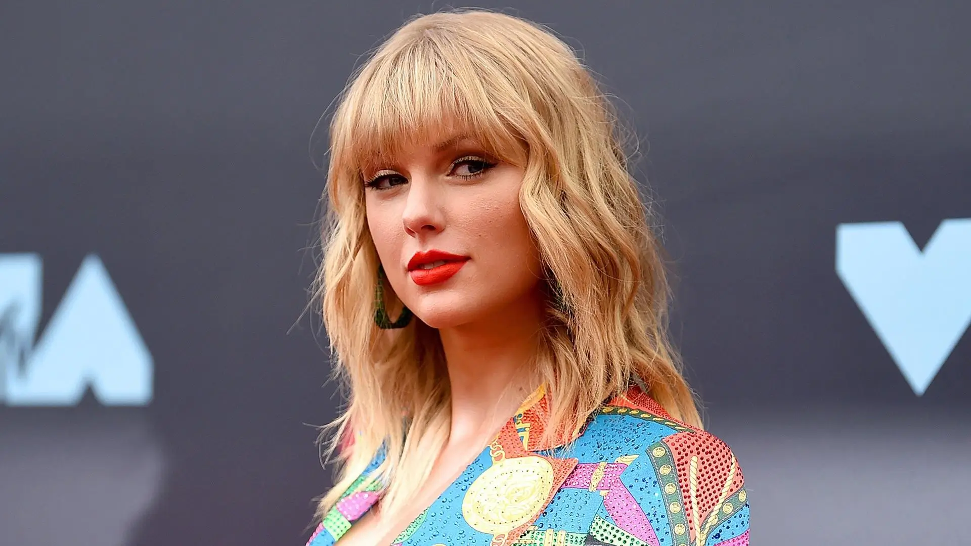 Before photo of Taylor Swift